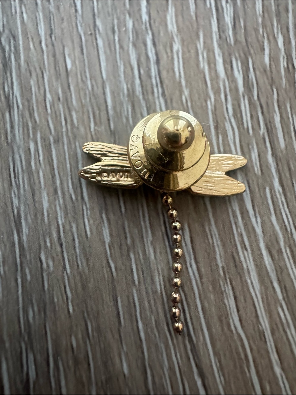 Dragon fly brooch pin with dangling chain tail and enamel wings - Picture 2 of 4